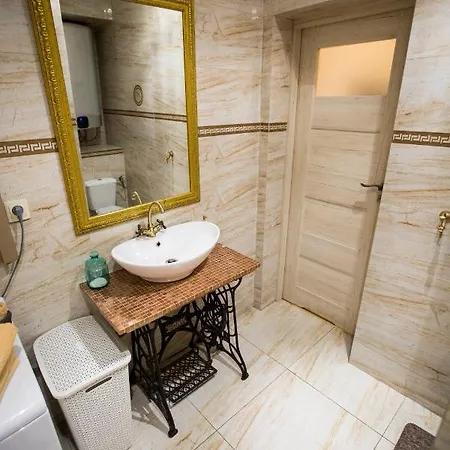 Obok Poczty Blisko Rynku *